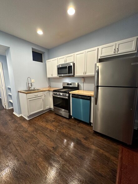 Kitchen with Full Appliance Suite - 751 S 22nd St