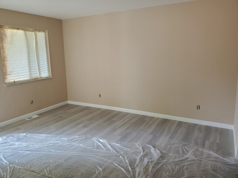 Building Photo - 10118 Douglas Ct