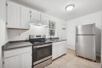 Building Photo - 2 Bedroom House West Philly