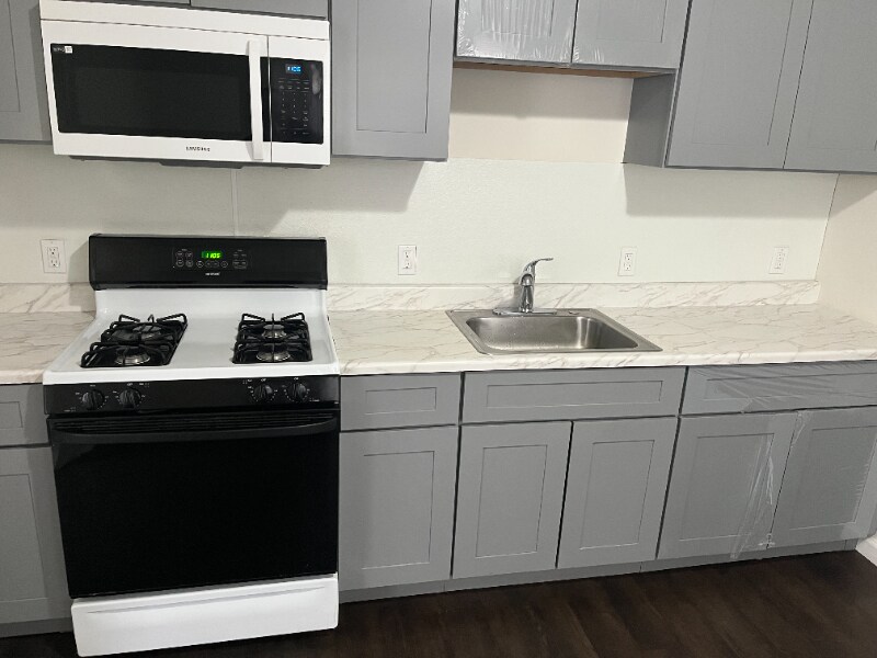 Building Photo - 114 Monmouth St