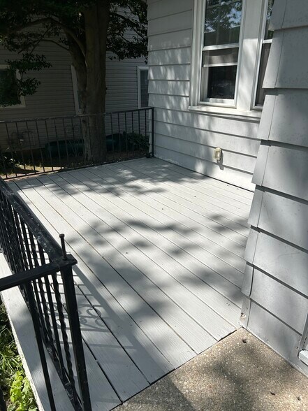 Building Photo - 17 E Meyran Ave