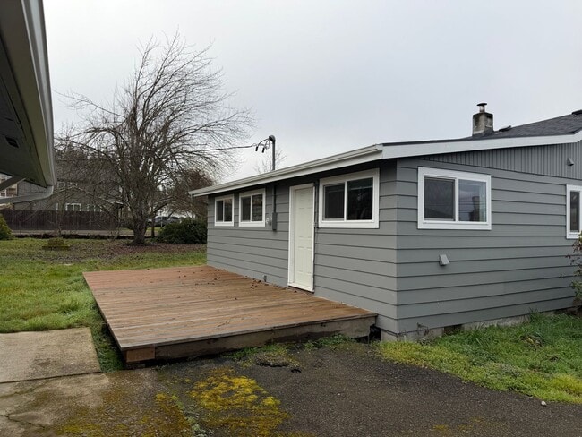 Building Photo - Updated 3 bedroom, 1 bath house in Creswell!