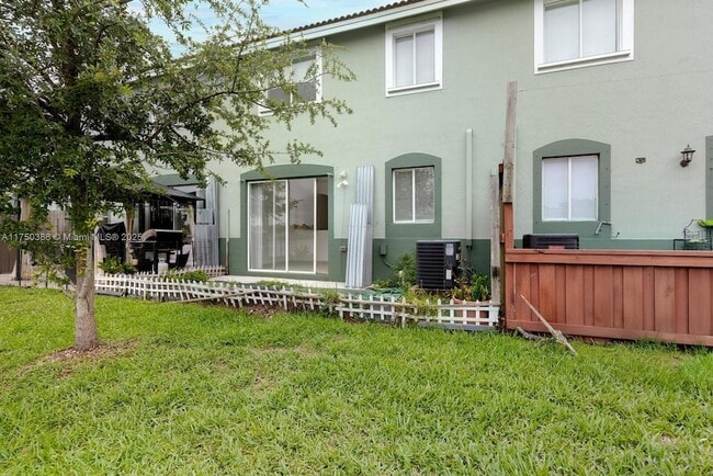 Building Photo - 2818 SE 16th Ave