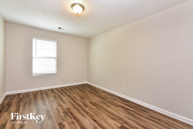 Building Photo - 560 Crestridge Ct