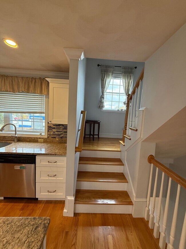 Building Photo - Beautiful Condo in Lynn– $3,300/mo