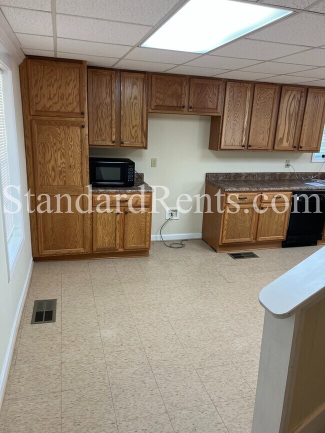 Building Photo - 6320 Cooper St