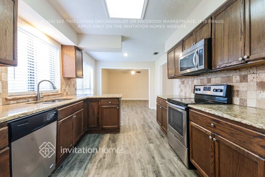 Building Photo - 1717 Brighton Dr