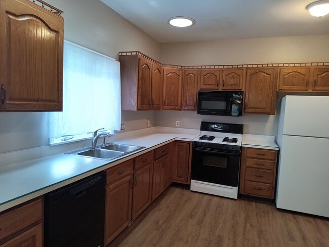 Building Photo - 11 Cottage Pl