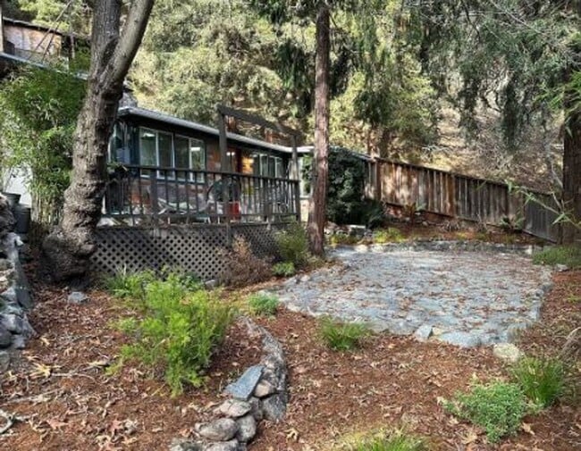 Building Photo - Rustic Cottage near Claremont Resort