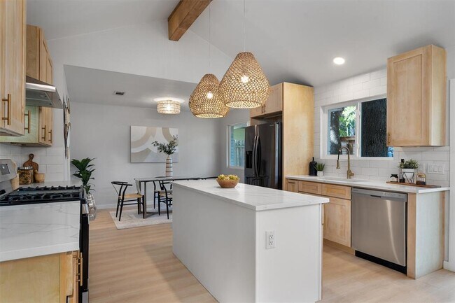 Building Photo - 902 Acorn Oaks Dr