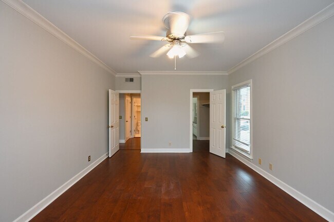 Building Photo - **UPDATED FIRST-FLOOR CONDO IN DESIRABLE P...