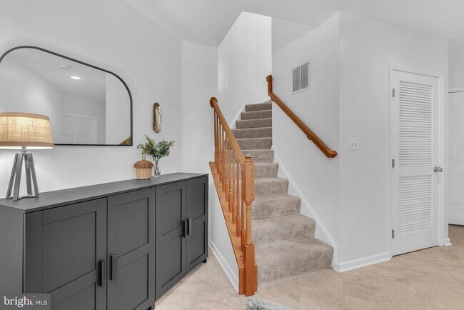 Building Photo - 2104 Abbottsbury Way