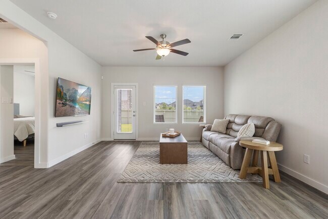 Building Photo - 17415 Rosette Grass Dr