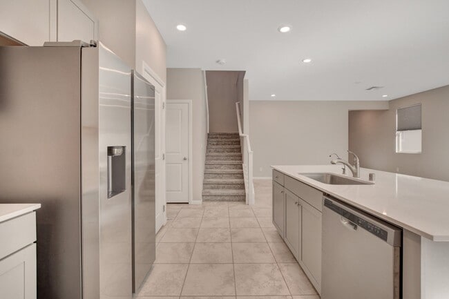 Building Photo - Gorgeous 4 Bedroom, 2 Story Home in SW/Mou...