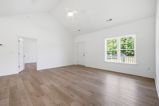 Building Photo - 21161 Baileys Ln