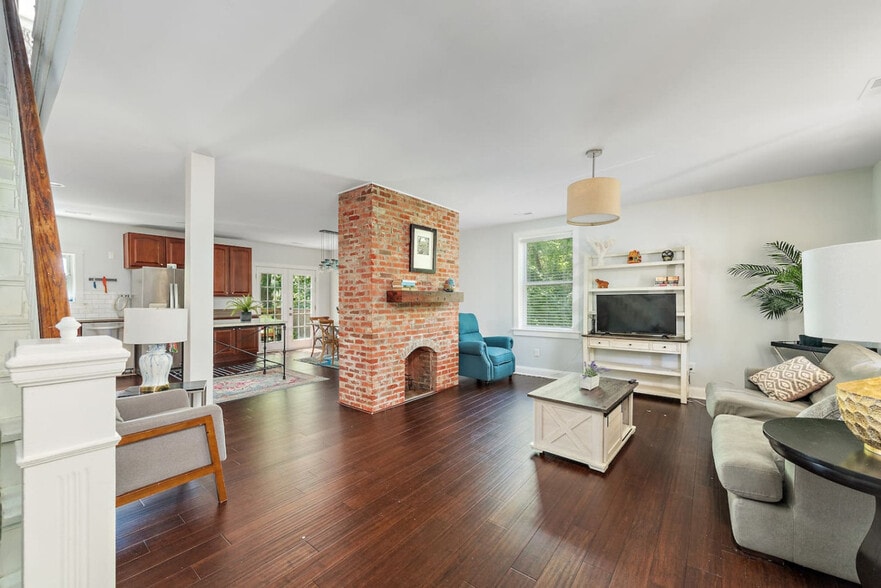 Primary Photo - 105 W Clifton Ave