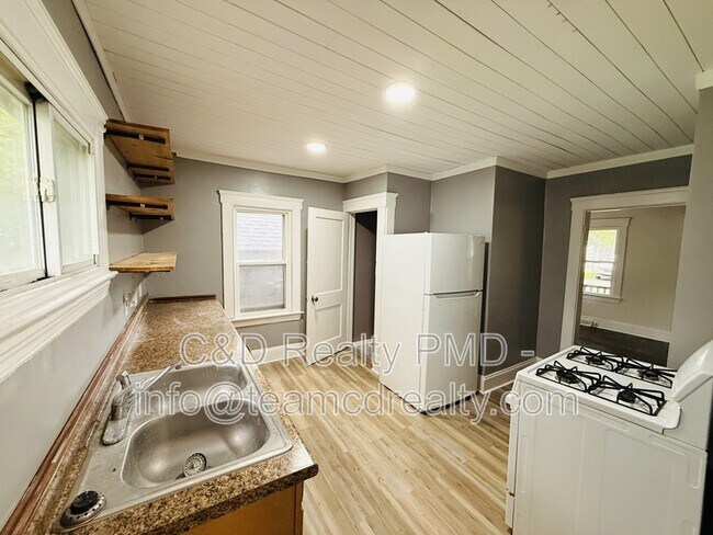 Building Photo - 4123 Stickney Ave