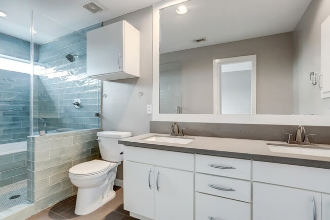 Building Photo - 835 Saulnier St