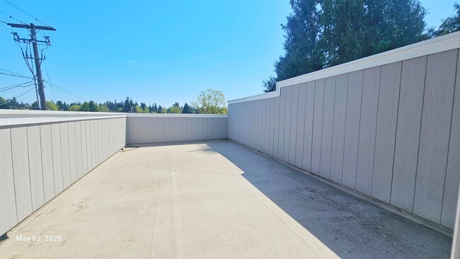 Building Photo - 3 Bed, 2 Bath Apartment Newly Remodel in P...