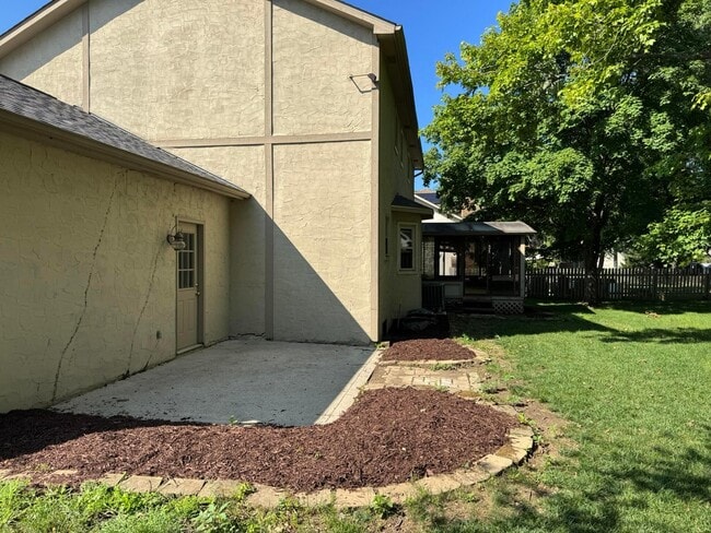 Building Photo - 2128 Stowbridge Rd