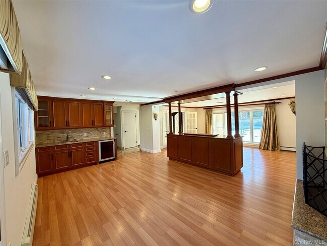 Building Photo - 5 Glen Hill Ct