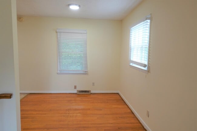 Building Photo - 325 Willow Oaks Dr