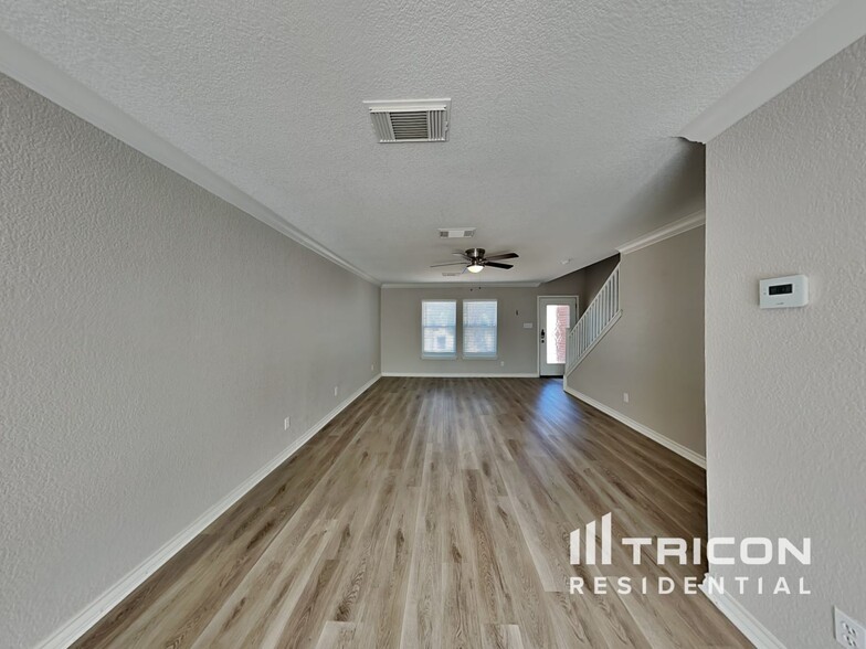Building Photo - 7814 Cortland Oak