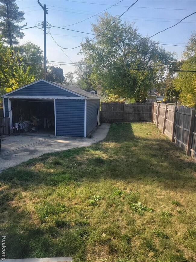 Building Photo - 16199 Monica St