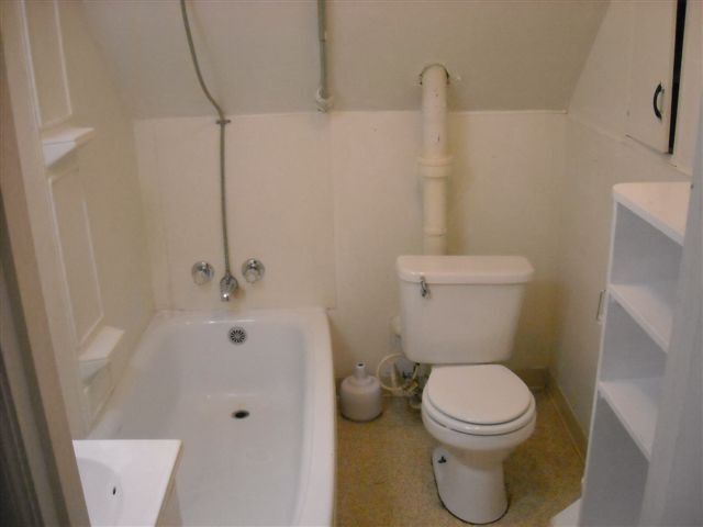 Building Photo - 5 Bedroom Available August 2026;  Monthly ...