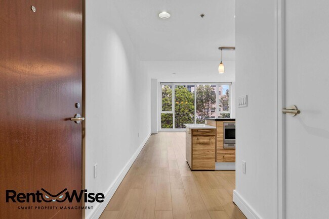 Building Photo - 631 Folsom St