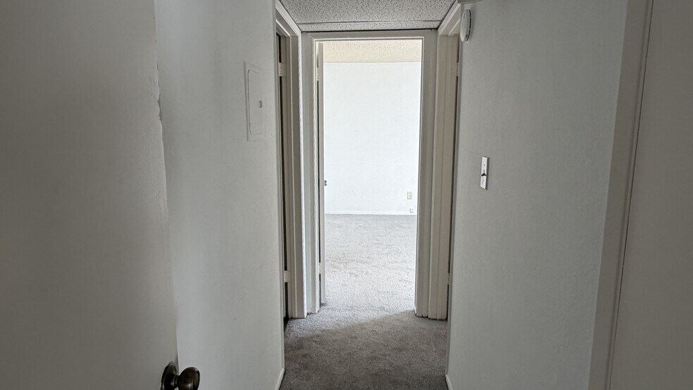 Building Photo - 2805 E 3rd St