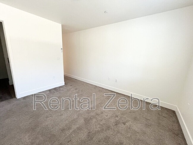 Building Photo - 440 Olive Way