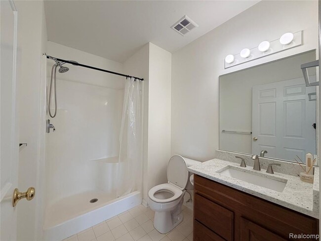 Building Photo - 2710 S Knightsbridge Cir