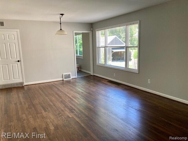 Building Photo - 229 Edgewood Pl