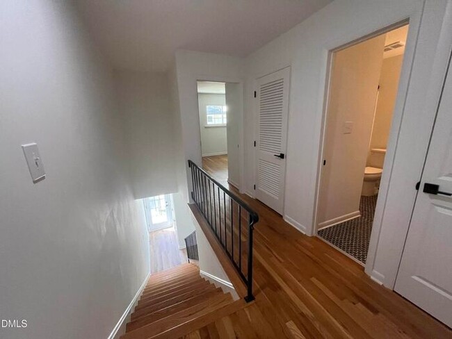 Building Photo - Five Point's hidden 2 Bed 1.5 Bath gem