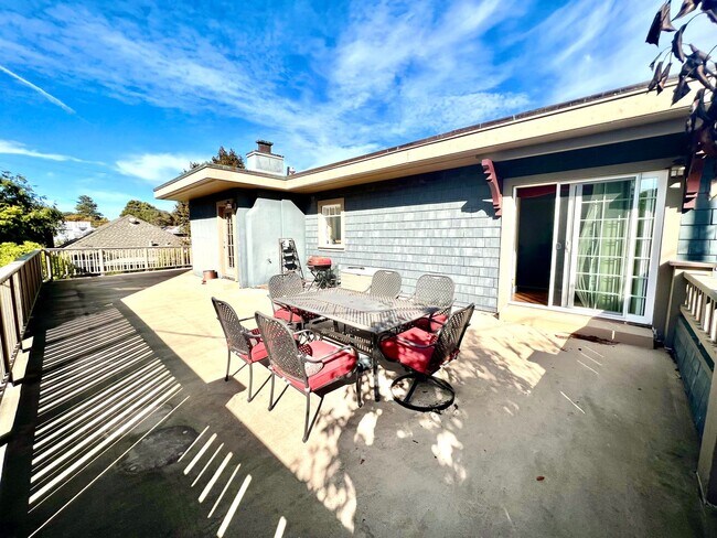 Building Photo - Charming 2 bed 1 bathroom unit in Pacific ...