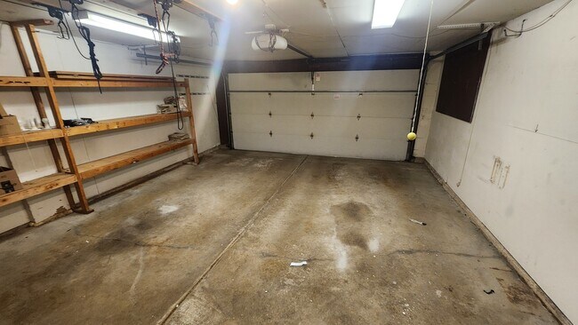 Building Photo - 808 S Cedarcrest Dr