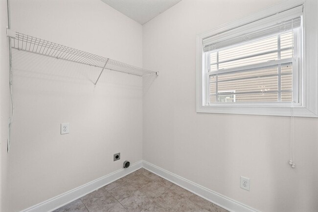 Building Photo - Pet Friendly Three Bedroom with Bonus!