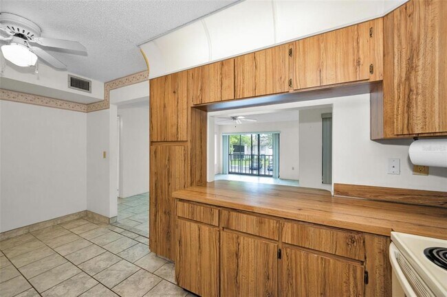 Building Photo - 2687 Pine Ridge Way S