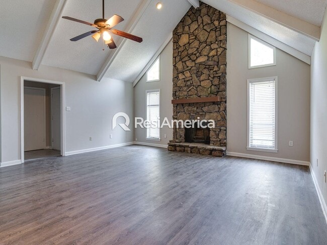 Building Photo - Fully renovated 3BR/2BA with fenced in yard