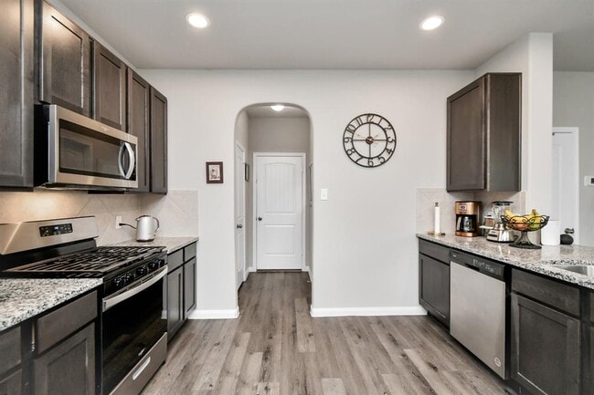 Building Photo - 2832 Madison Dr