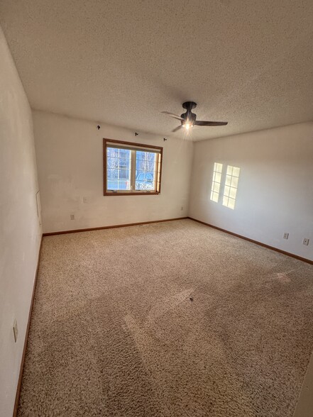 Building Photo - 155 Meadow Ln