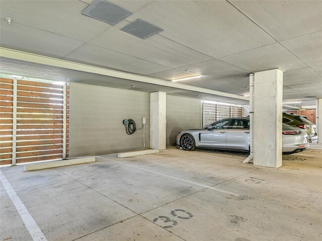 Building Photo - 5921 Hiline Rd