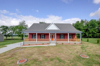 Building Photo - 135 Riverbend Dr