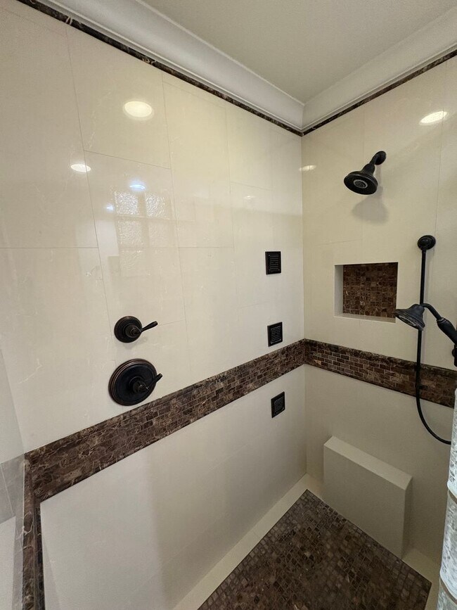 Building Photo - Two story home in NW Visalia Rent Ready!