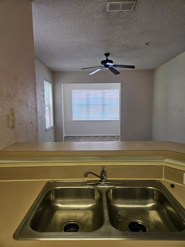Building Photo - Beautiful First Floor, 1 Bedroom, 1 Bath, corner unit for rent in the Enclave of New Tampa