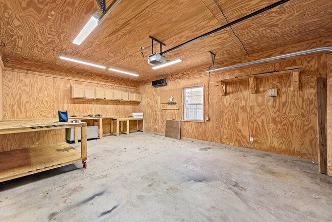 Building Photo - 25 County Rd 749