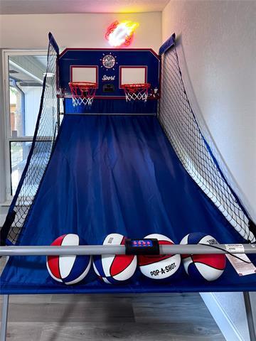 Building Photo - 1706 Southampton Dr