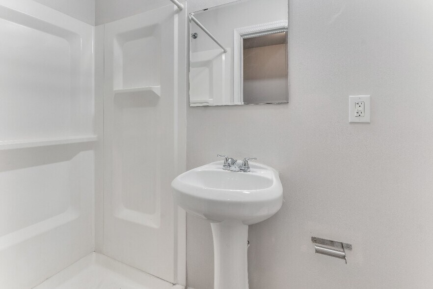 Building Photo - 1816 Cecil B. Moore Ave