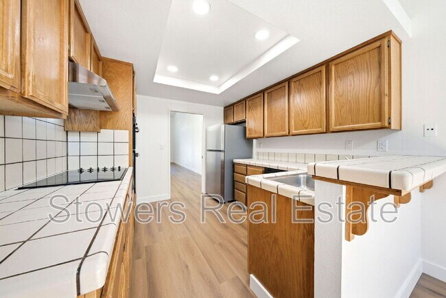 Building Photo - 2033 Raphael Ct